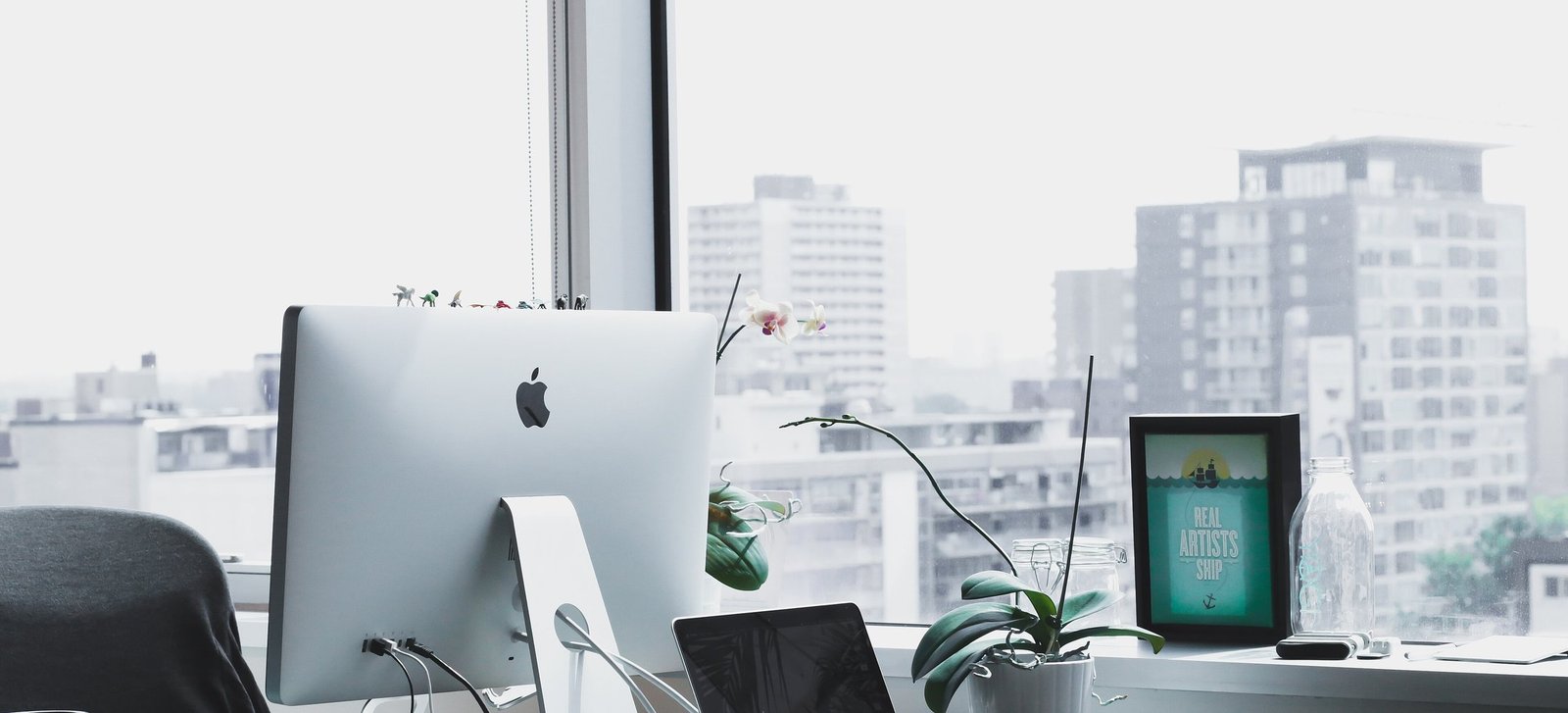 Desks in the Codeeo studio in Dubai